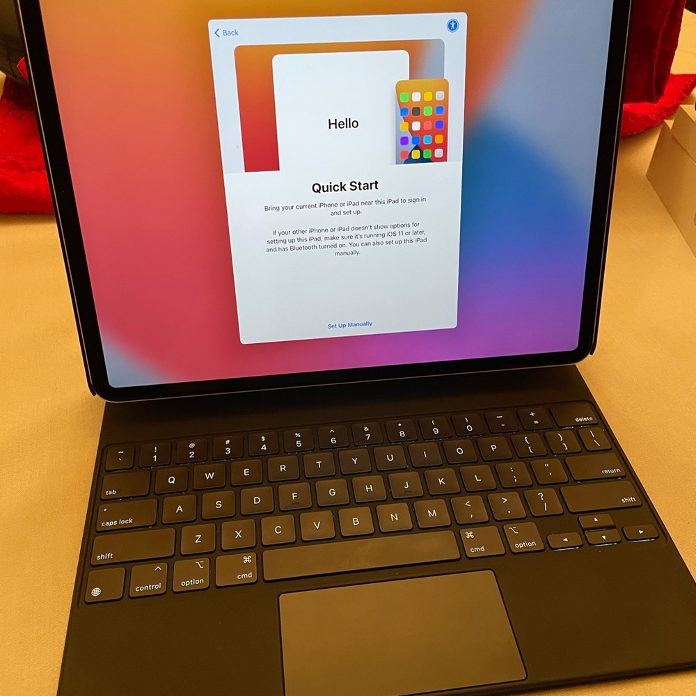 iPad Pro 12.9 4th Generation 1TB Silver, Magic Keyboard, Apple Pencil, Otter Box